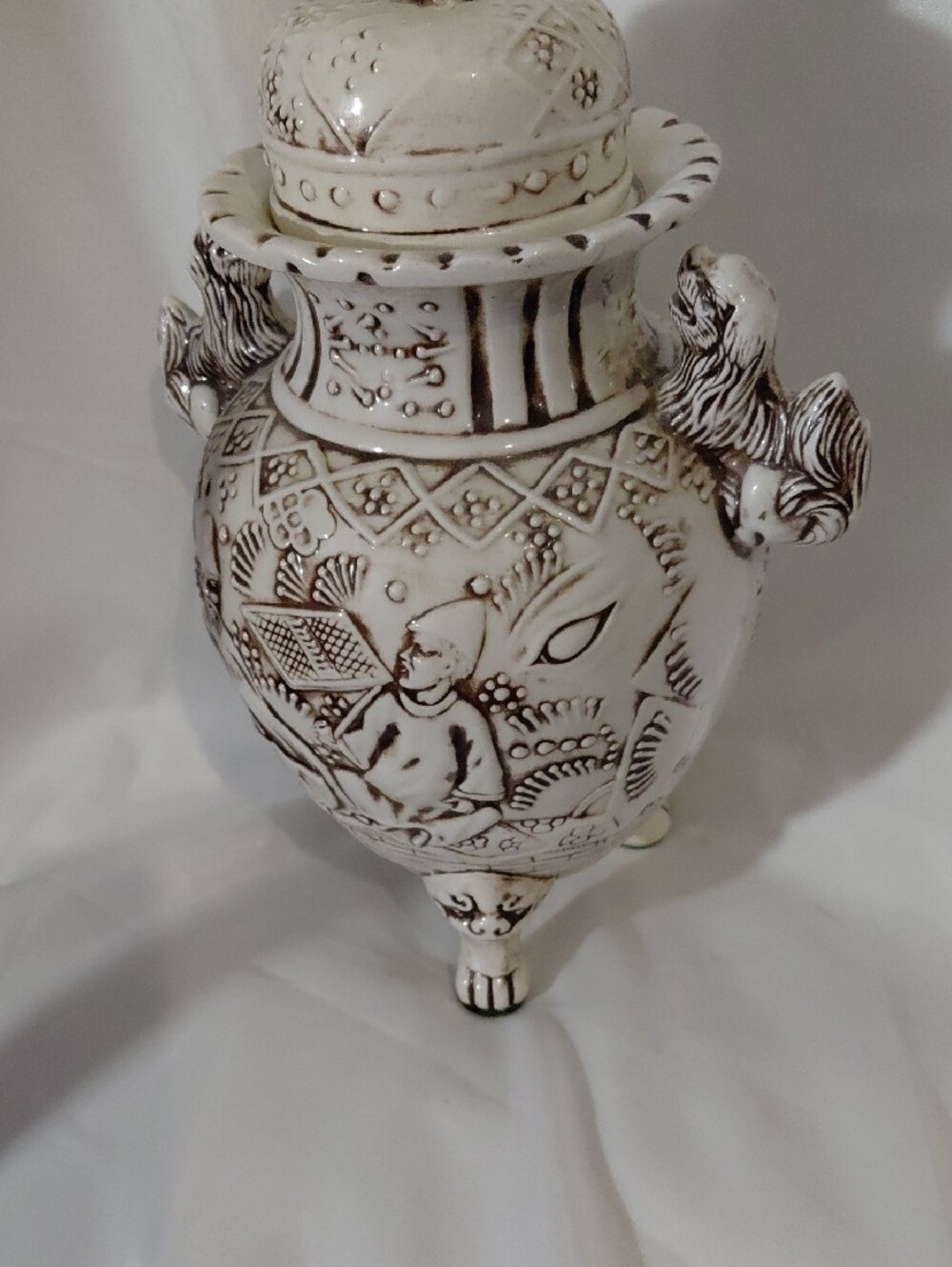 Decorative Cream Ceramic Lidded Urn with Carved Dog Finial - Picture 14 of 14
